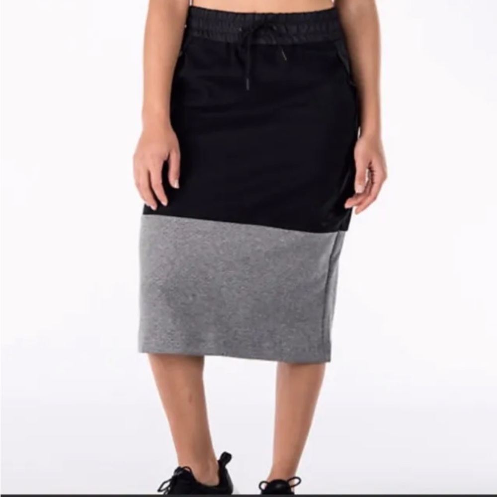 Nike Women’s Tech Pack Sportswear Skirt sz Large New